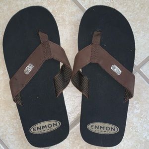 ENMON Ole Miss University of MS women’s flip flops sandals  size 9